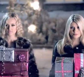 Holly & Fearne take on Santa